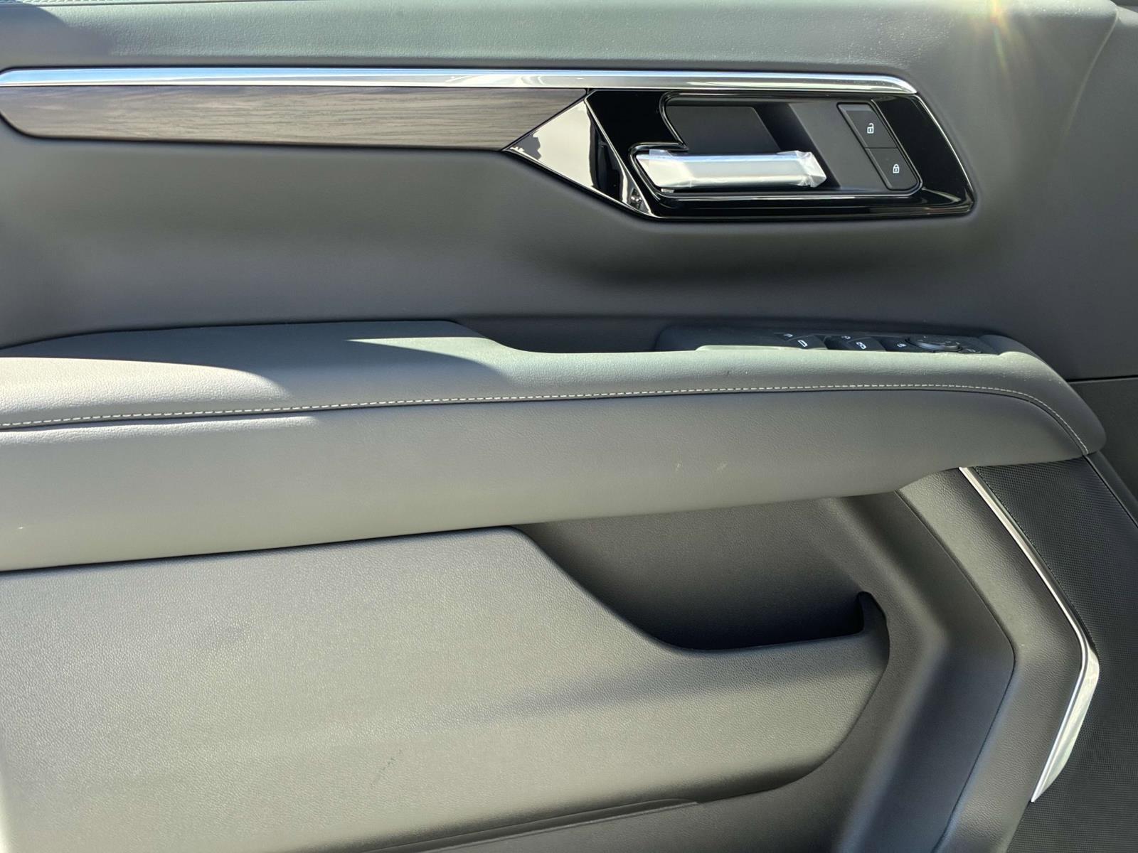 2025 Chevrolet Suburban Vehicle Photo in LOS ANGELES, CA 90007-3794