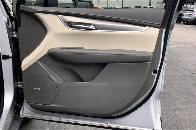 2017 Cadillac XT5 Vehicle Photo in INDEPENDENCE, MO 64055-1377