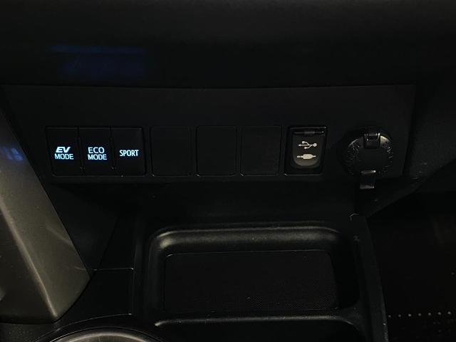 2017 Toyota RAV4 Hybrid Vehicle Photo in Appleton, WI 54913