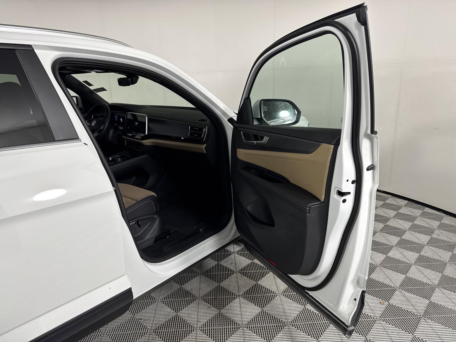 2024 Volkswagen Atlas Cross Sport Vehicle Photo in Georgetown, TX 78626