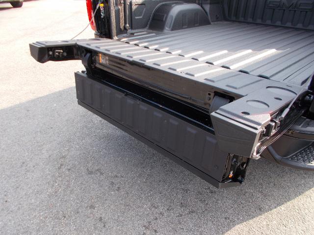 2025 GMC Sierra 1500 Vehicle Photo in LOWELL, MA 01852-4336