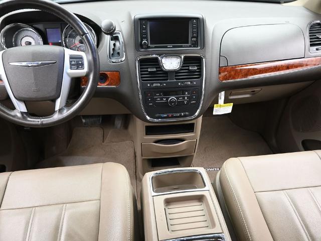 2016 Chrysler Town & Country Vehicle Photo in Cedar Rapids, IA 52402