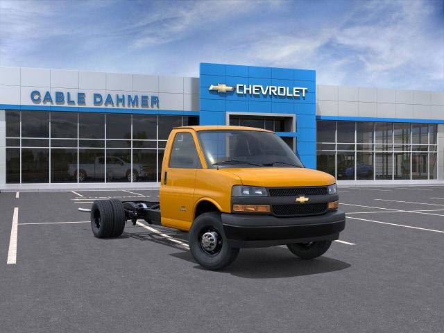 2025 Chevrolet Express Commercial Cutaway Vehicle Photo in TOPEKA, KS 66609-0000