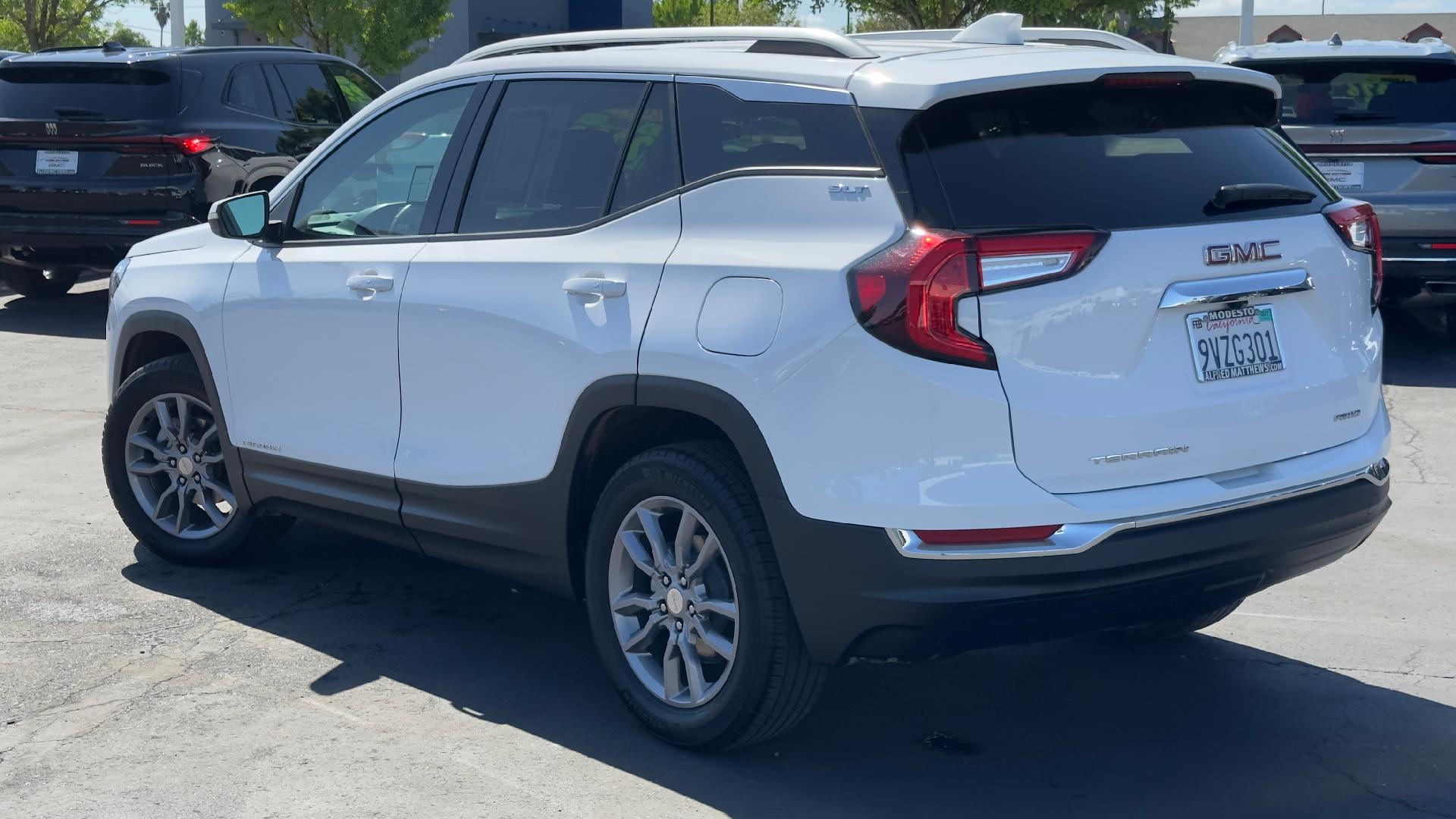 View vehicle photo 6