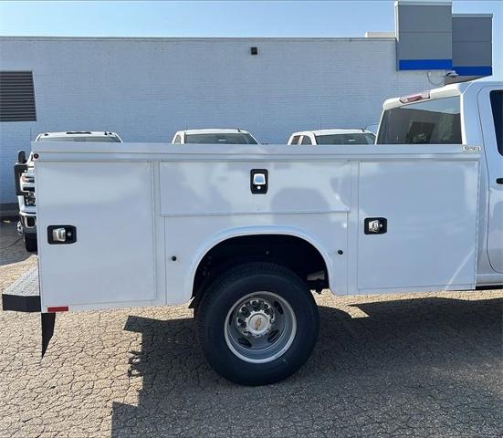 2024 Chevrolet Silverado 3500 HD Chassis Cab Vehicle Photo in TOPEKA, KS 66609-0000