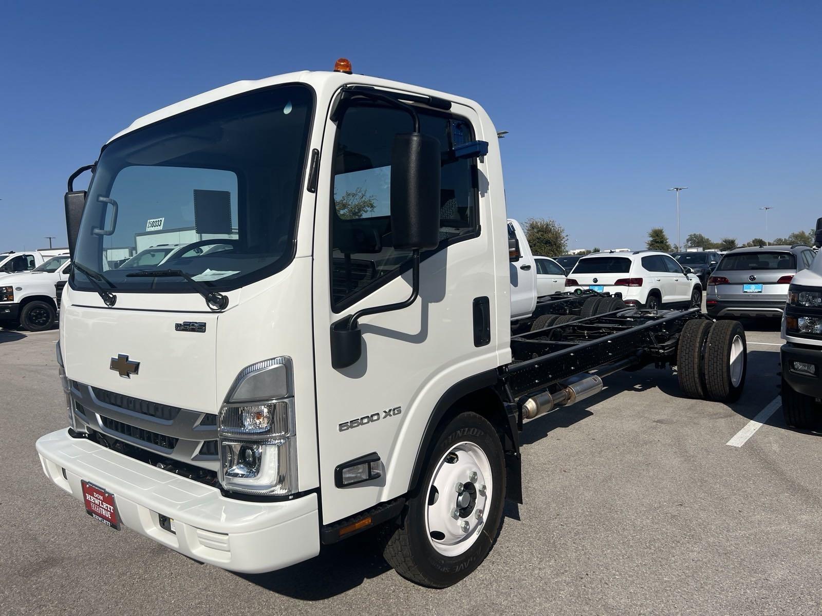 2025 Chevrolet Low Cab Forward 5500 XG Vehicle Photo in GEORGETOWN, TX 78626-7508