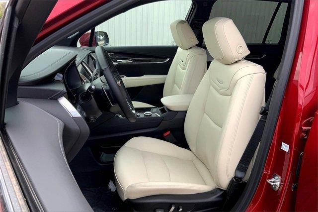 2025 Cadillac XT6 Vehicle Photo in KANSAS CITY, MO 64114-4545