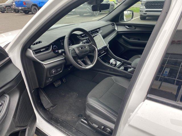 2025 Jeep Grand Cherokee Vehicle Photo in Doylsetown, PA 18901
