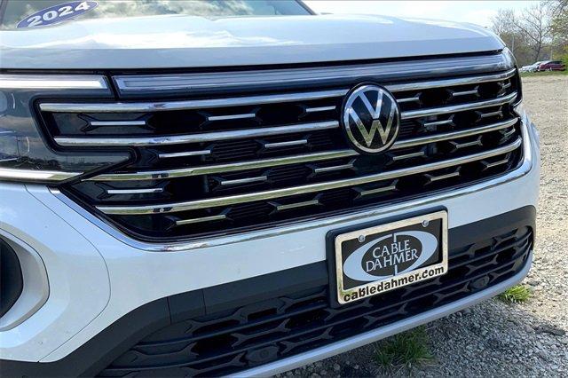 2024 Volkswagen Atlas Vehicle Photo in KANSAS CITY, MO 64114-4545