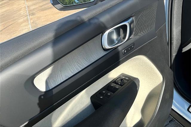 2025 Volvo XC40 Vehicle Photo in Houston, TX 77007