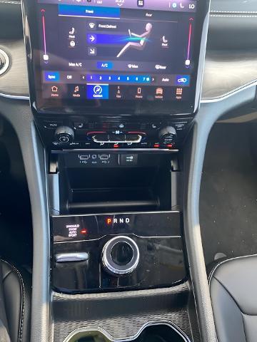 2024 Jeep Grand Cherokee L Vehicle Photo in APPLETON, WI 54914-8833