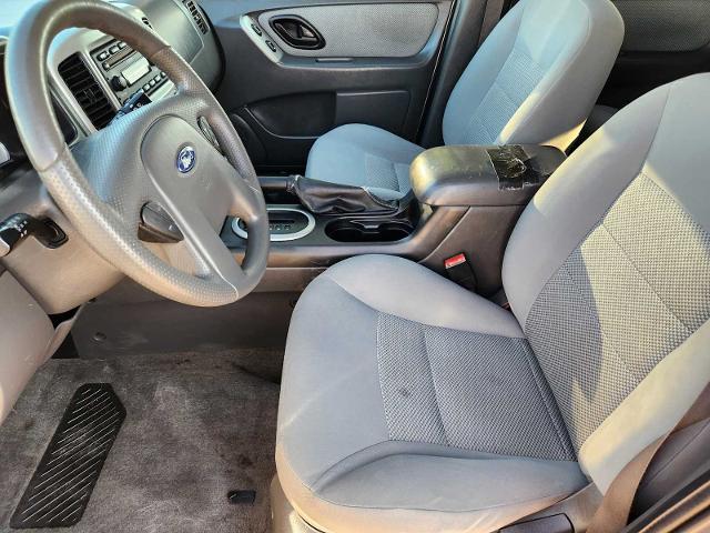 2005 Ford Escape Vehicle Photo in DENTON, TX 76210-9321