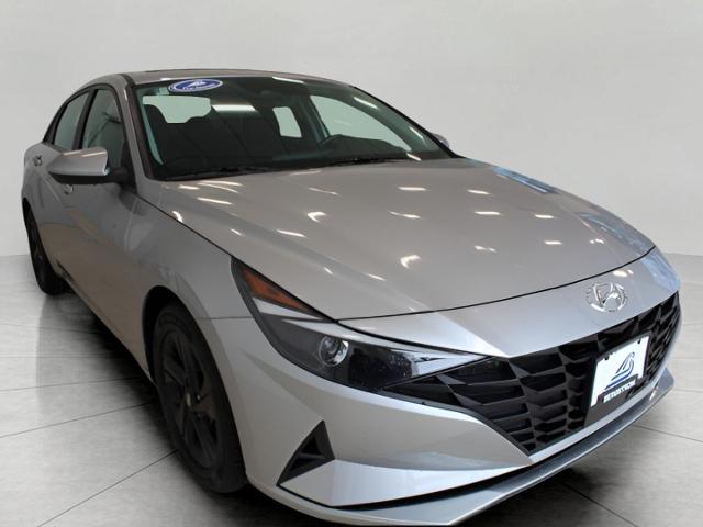 2022 Hyundai ELANTRA Vehicle Photo in Green Bay, WI 54304