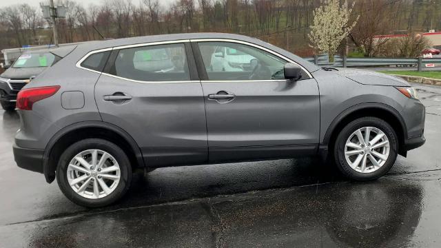 2018 Nissan Rogue Sport Vehicle Photo in MOON TOWNSHIP, PA 15108-2571