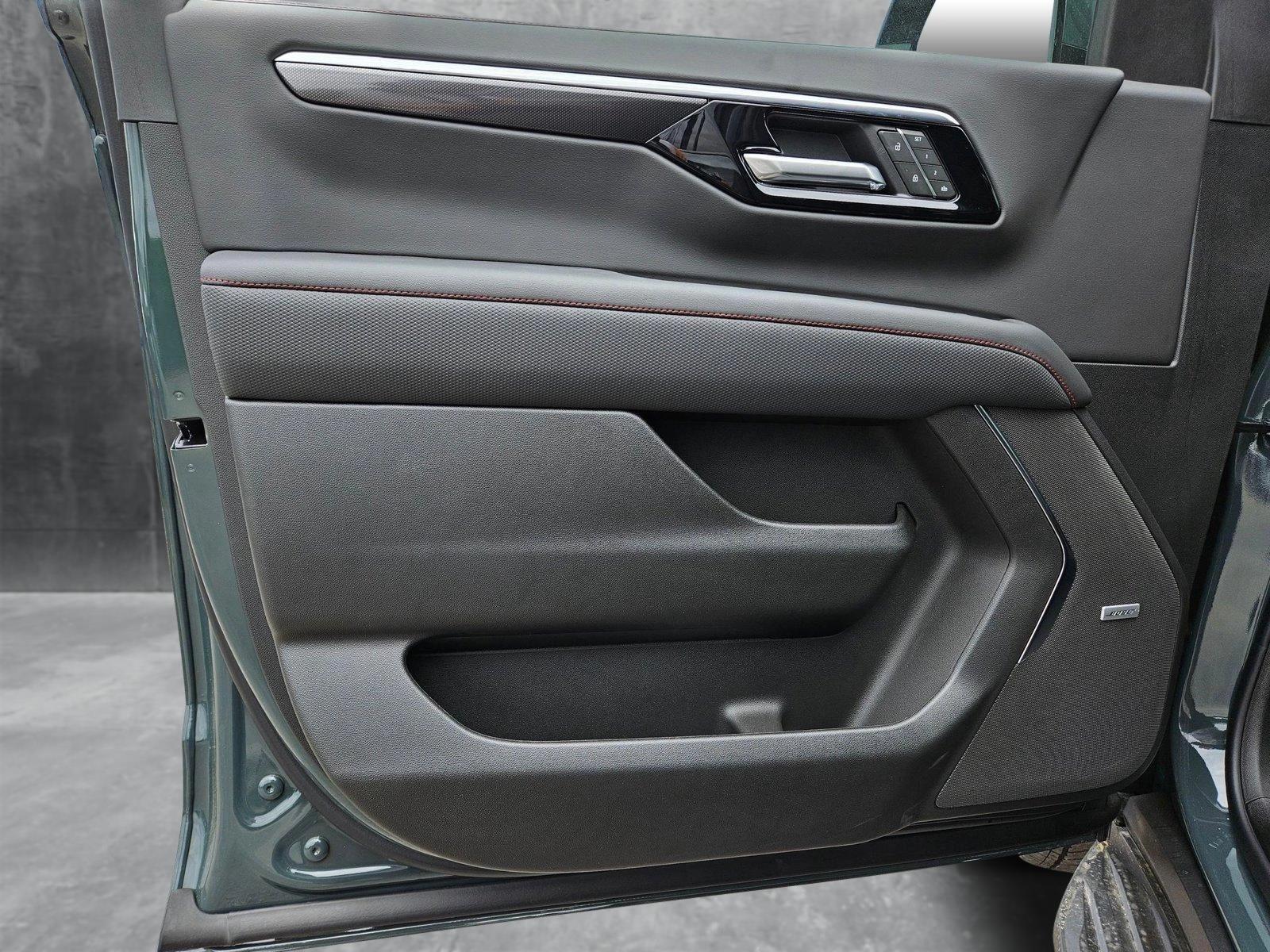 2025 Chevrolet Suburban Vehicle Photo in AUSTIN, TX 78759-4154