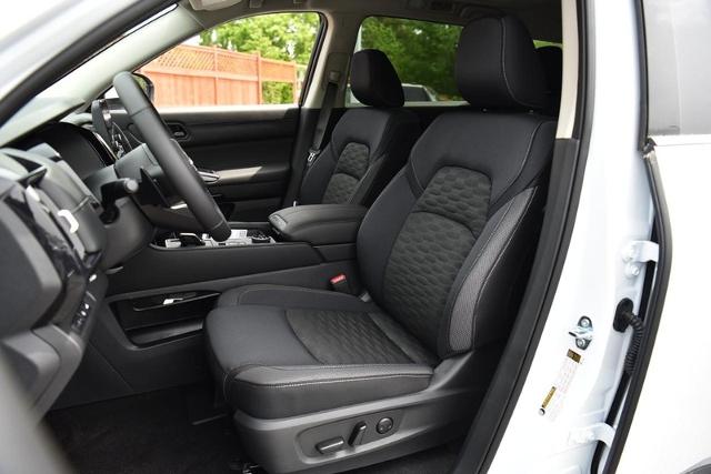 2025 Nissan Pathfinder Vehicle Photo in Ballwin, MO 63011
