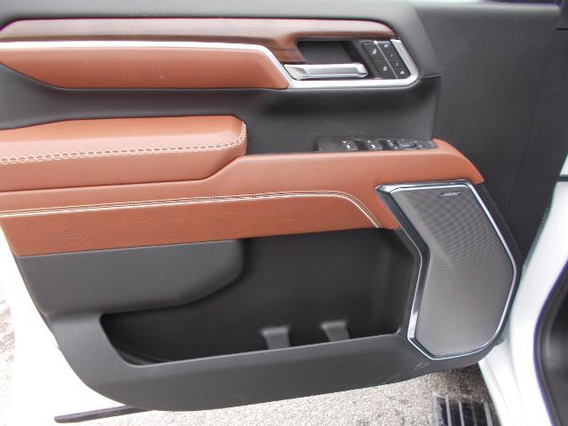 2025 GMC Sierra 2500 HD Vehicle Photo in LOWELL, MA 01852-4336