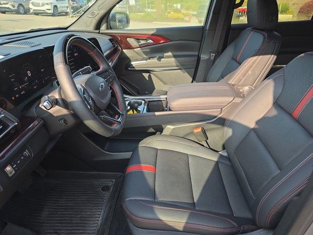 2024 Chevrolet Traverse Vehicle Photo in Pleasant Hills, PA 15236