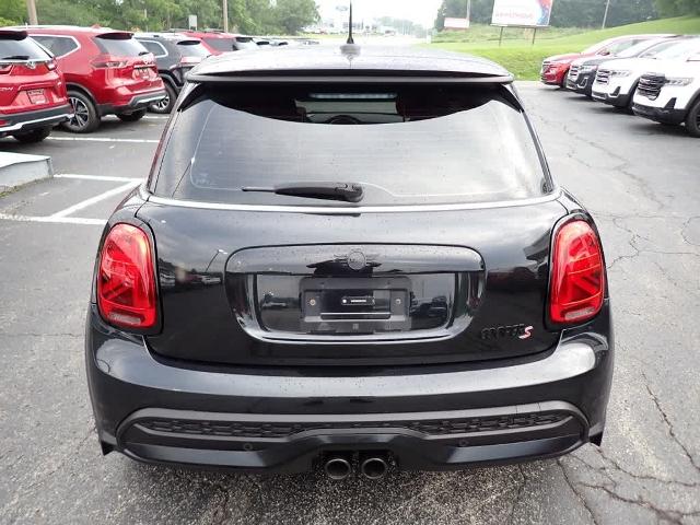 2024 MINI Cooper S Hardtop 2 Door Vehicle Photo in ZELIENOPLE, PA 16063-2910