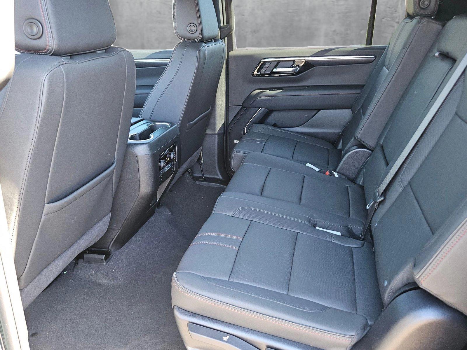2025 Chevrolet Suburban Vehicle Photo in PEORIA, AZ 85382-3715