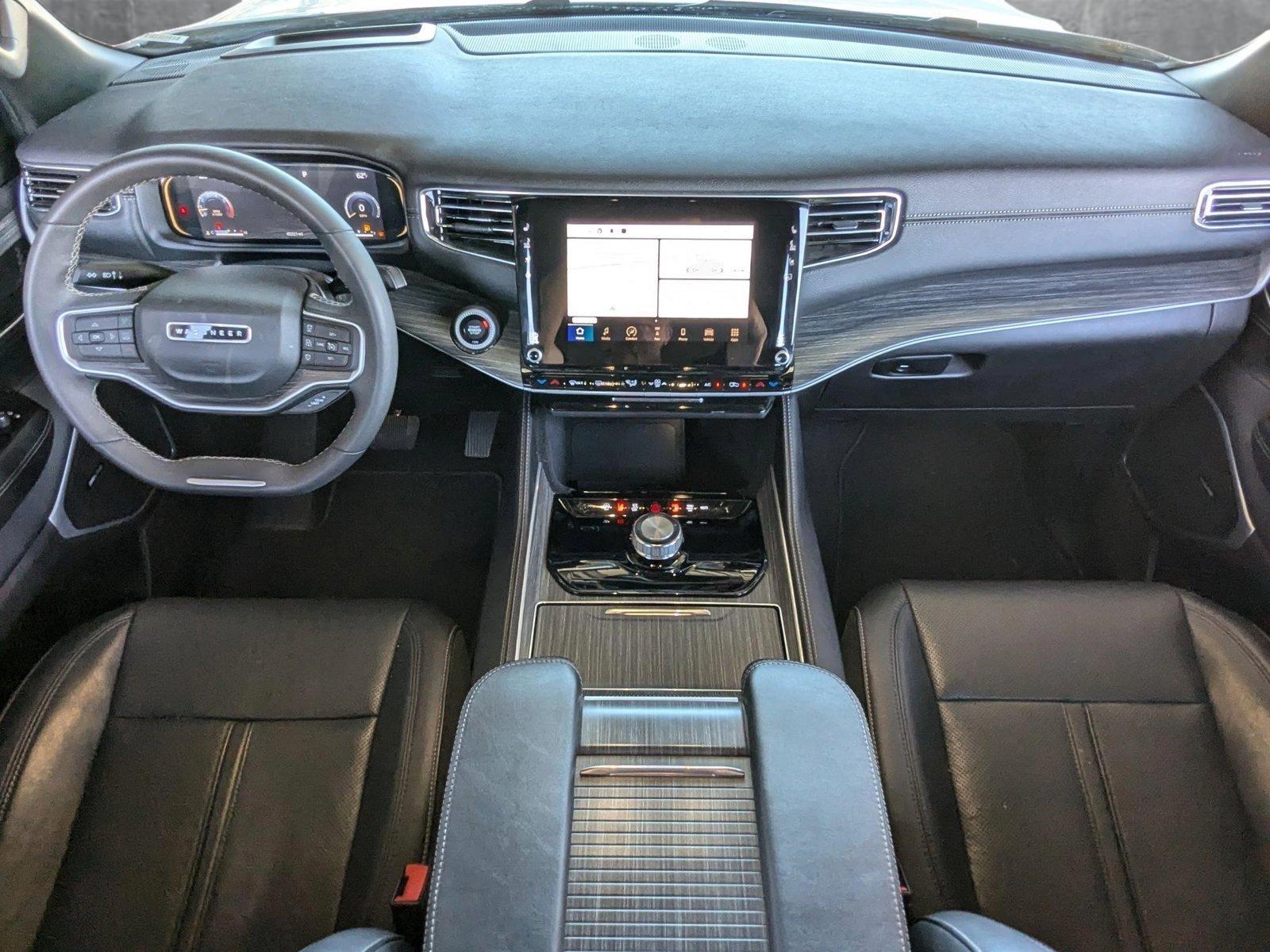 2023 Jeep Wagoneer Vehicle Photo in Valencia, CA 91355