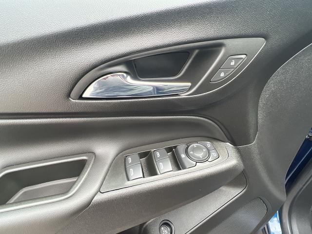 2022 Chevrolet Equinox Vehicle Photo in BOSTON, NY 14025-9684