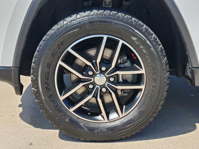 2017 Jeep Grand Cherokee Vehicle Photo in DENTON, TX 76210-9321