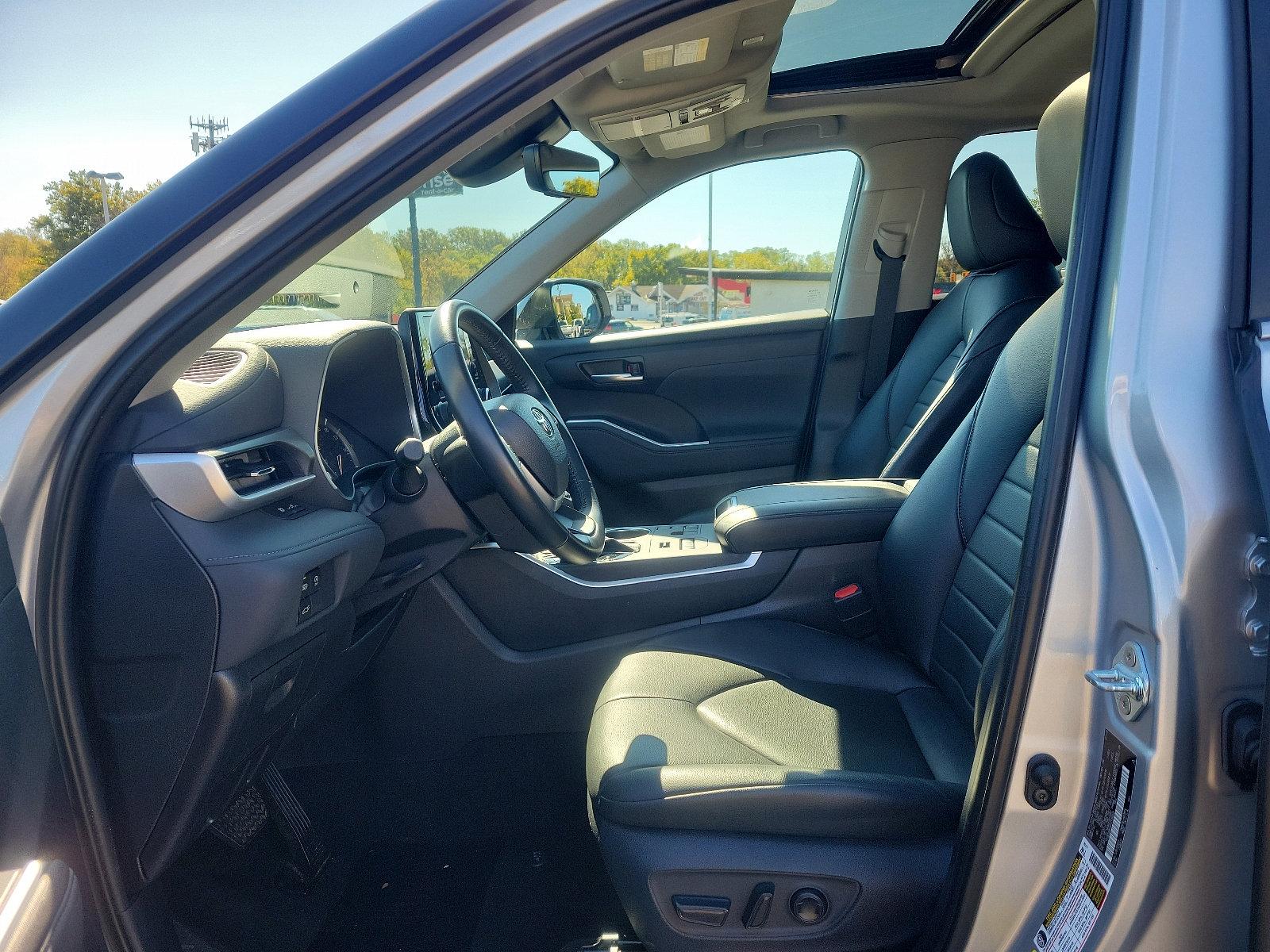 2023 Toyota Highlander Vehicle Photo in Trevose, PA 19053
