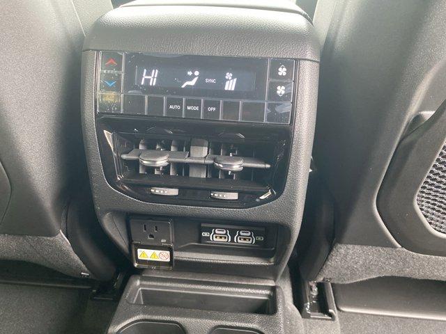 2025 Jeep Grand Cherokee L Vehicle Photo in Doylsetown, PA 18901