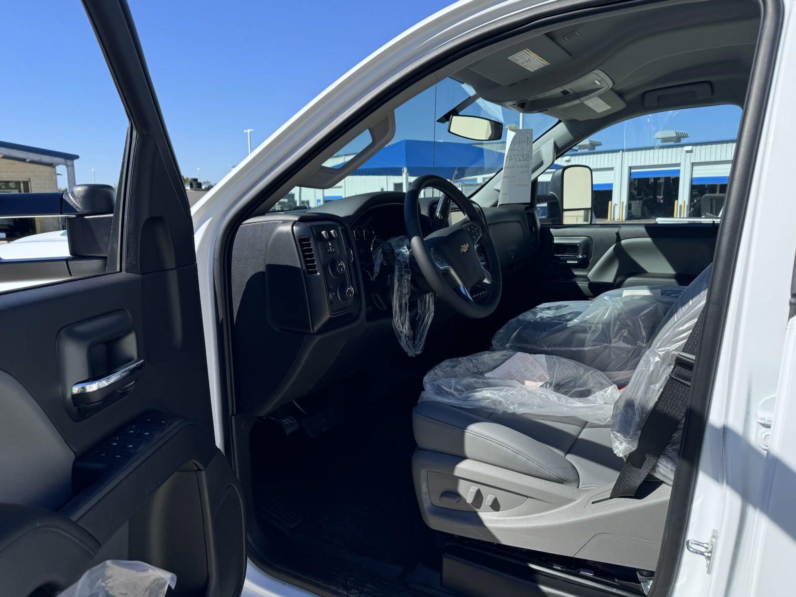 2024 Chevrolet Silverado 5500 HD Vehicle Photo in GEORGETOWN, TX 78626-7508