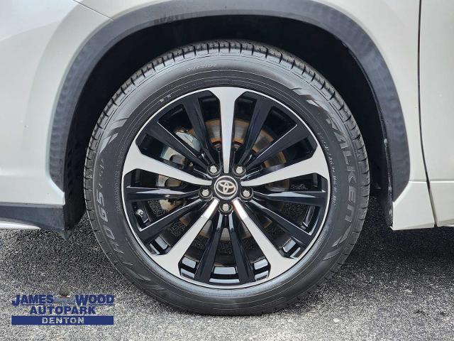2021 Toyota Highlander Vehicle Photo in DENTON, TX 76210-9321