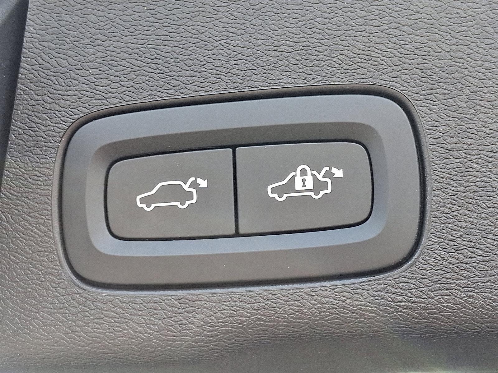 2022 Volvo XC60 Vehicle Photo in Trevose, PA 19053