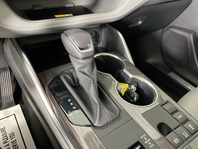 2024 Toyota Highlander Vehicle Photo in GILBERT, AZ 85297-0402