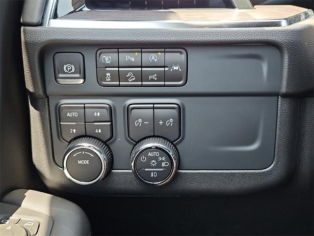 2025 Chevrolet Suburban Vehicle Photo in EASTLAND, TX 76448-3020