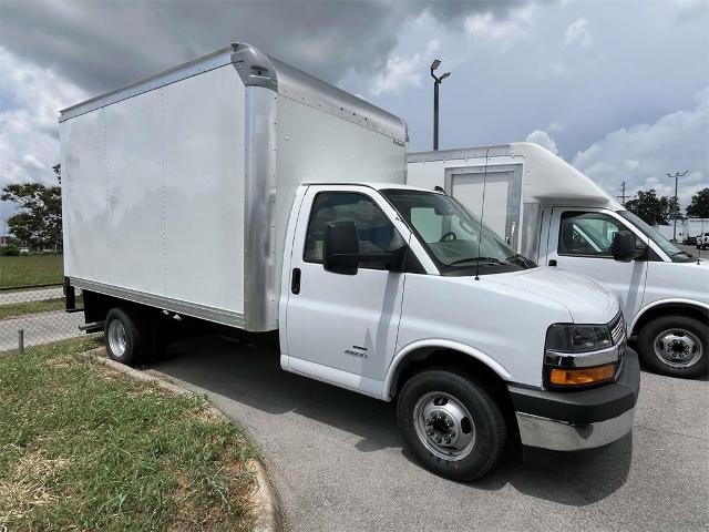 2024 Chevrolet Express Cutaway 4500 Vehicle Photo in ALCOA, TN 37701-3235
