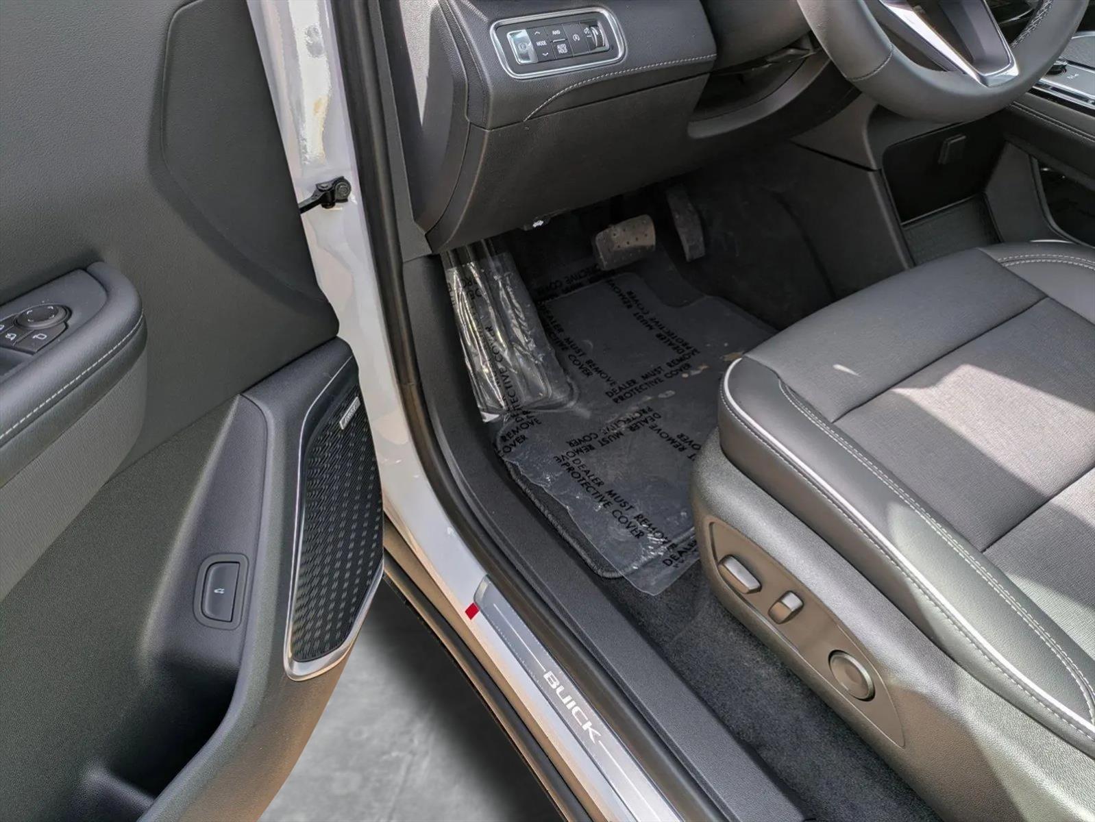 2025 Buick Enclave Vehicle Photo in GOLDEN, CO 80401-3850