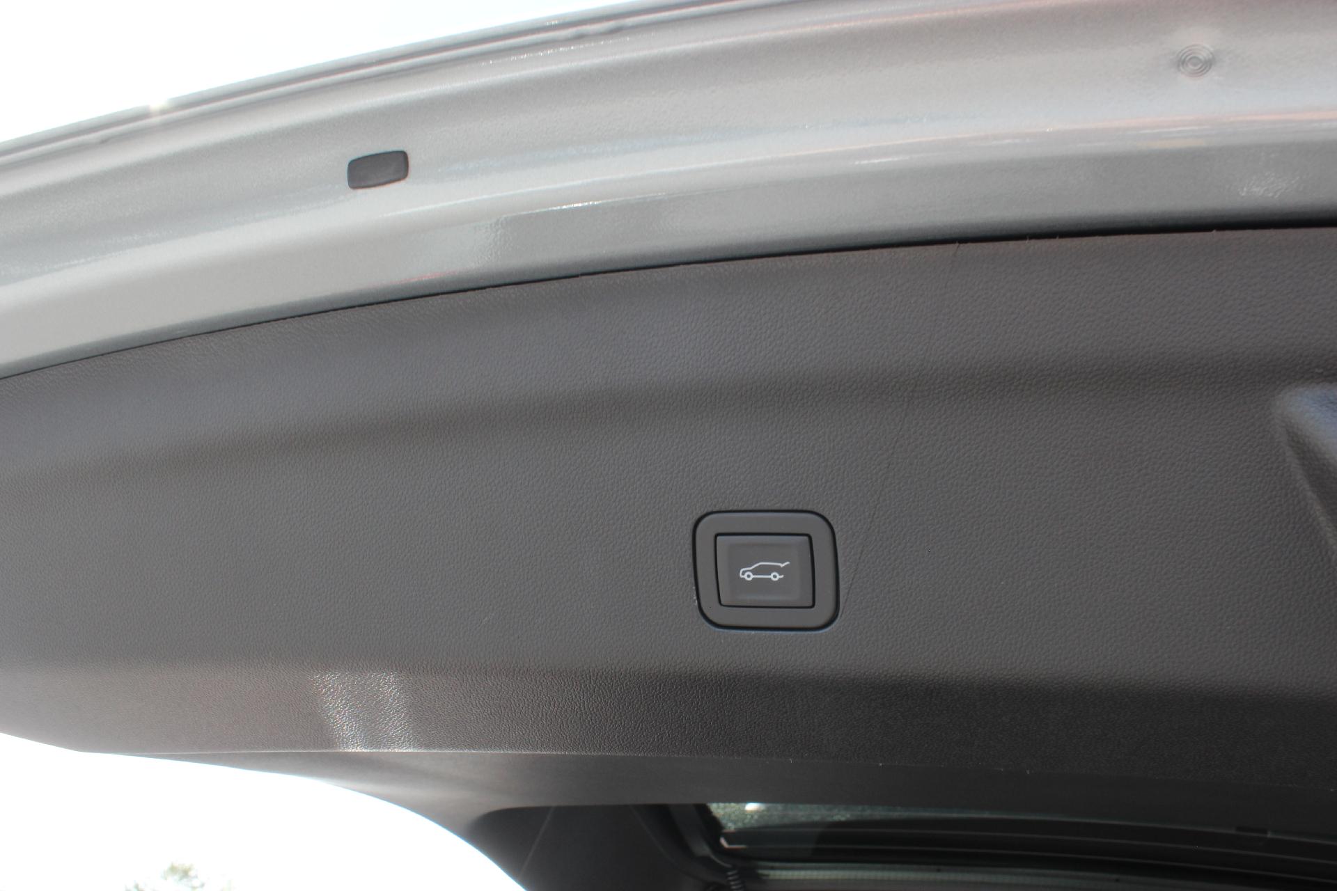 2025 GMC Yukon XL Vehicle Photo in AURORA, CO 80012-4011