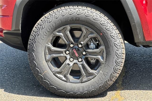 2025 GMC Canyon Vehicle Photo in ELK GROVE, CA 95757-8703