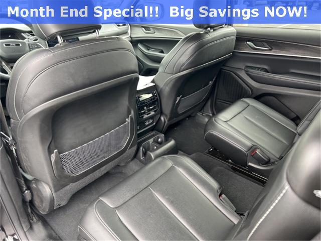 2023 Jeep Grand Cherokee L Vehicle Photo in GREEN BAY, WI 54304-5303