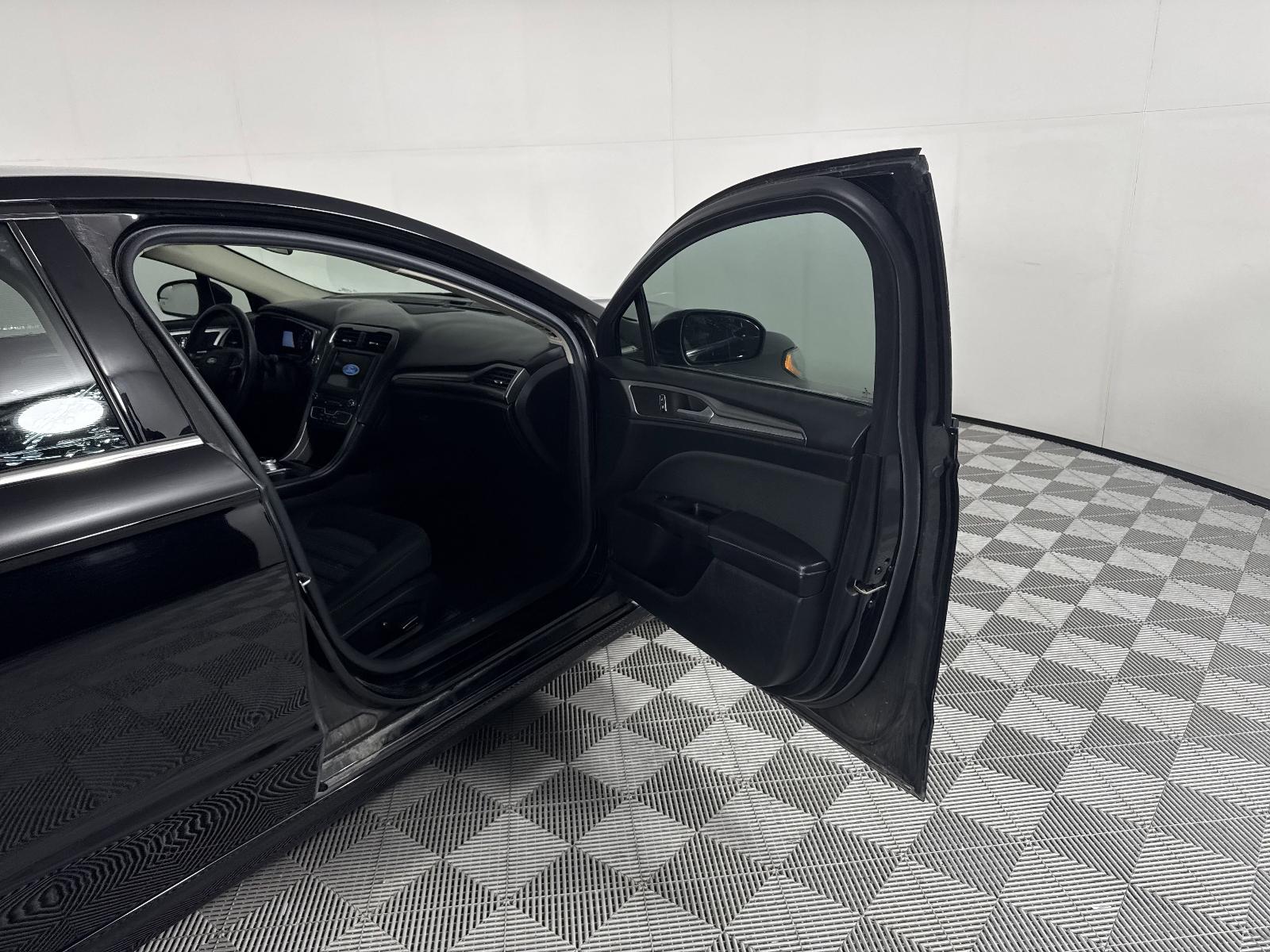 2017 Ford Fusion Vehicle Photo in GEORGETOWN, TX 78626-7508
