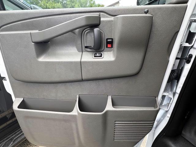 2023 GMC Savana Cargo Van Vehicle Photo in Roslyn, NY 11576