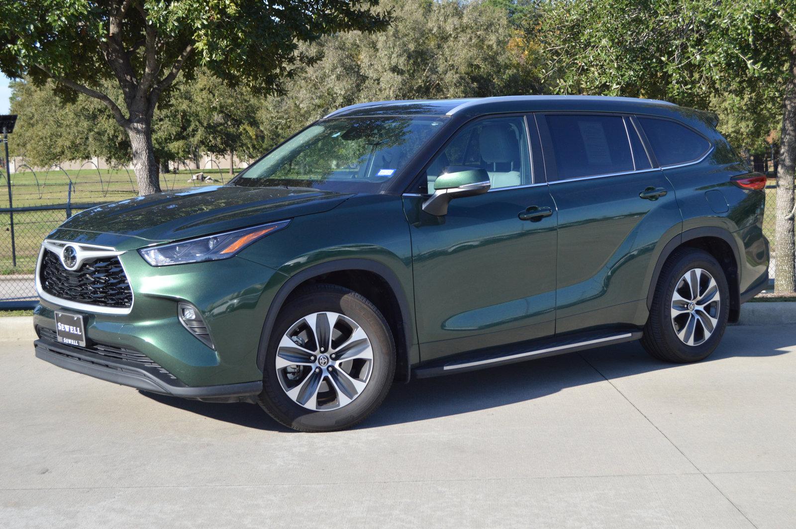 2023 Toyota Highlander Vehicle Photo in Houston, TX 77090