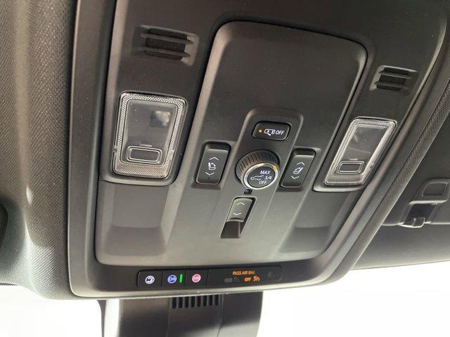 2025 Chevrolet Suburban Vehicle Photo in PHOENIX, AZ 85014-3381