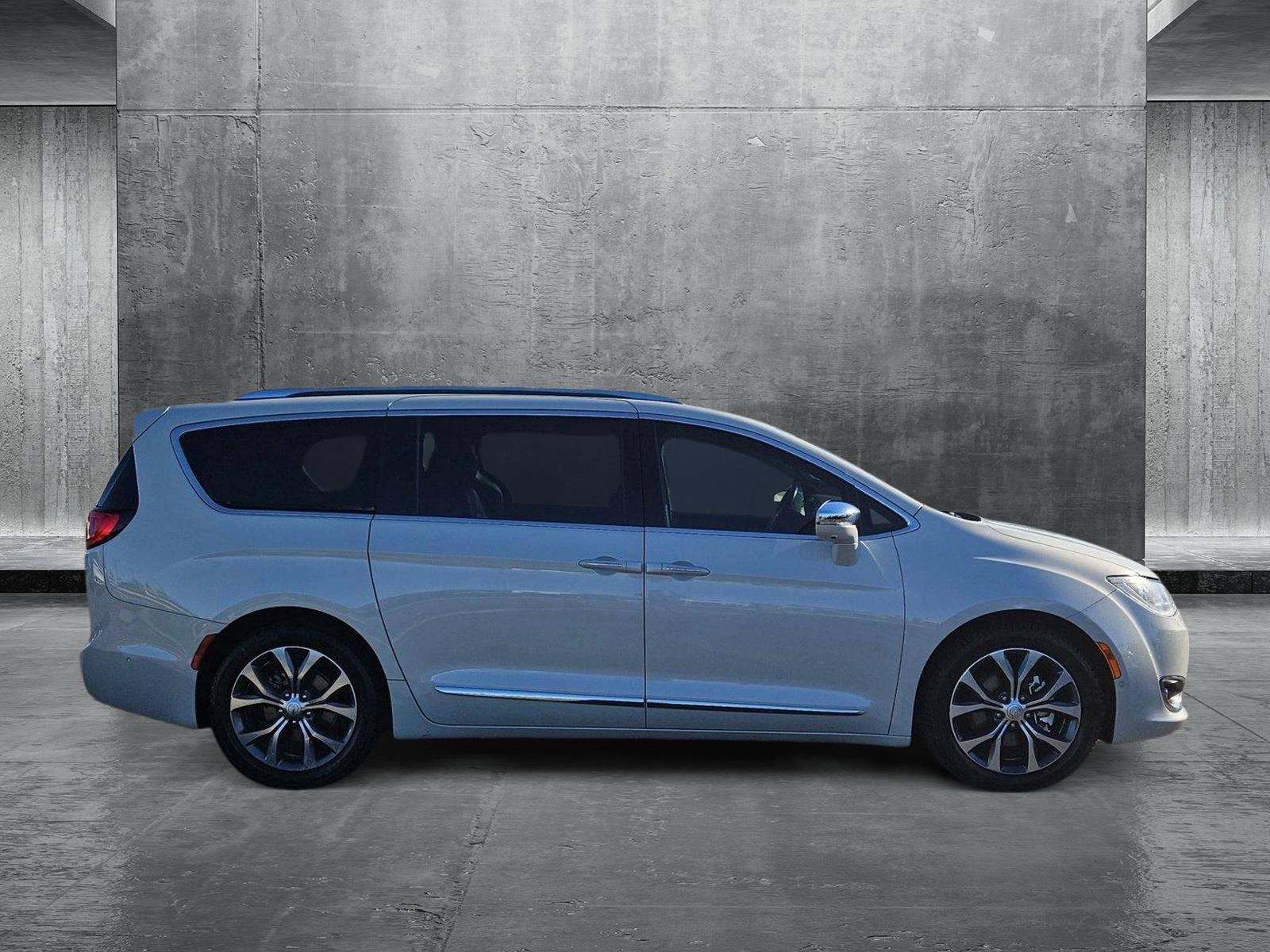 2017 Chrysler Pacifica Vehicle Photo in MESA, AZ 85206-4395