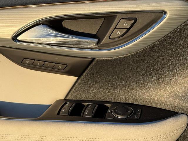 2025 Buick Envision Vehicle Photo in COLUMBIA, MO 65203-3903