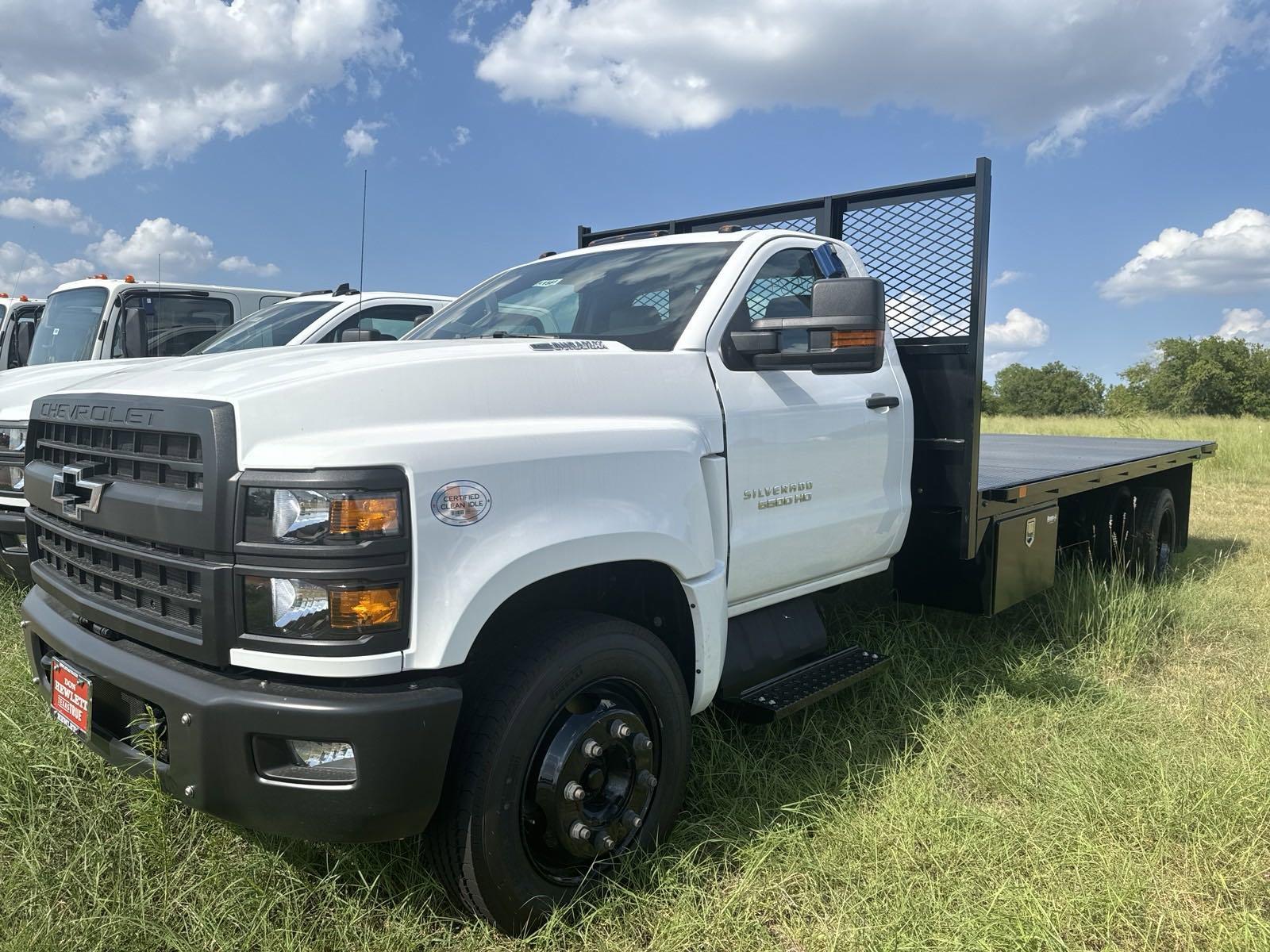 2024 Chevrolet Silverado 6500 HD Vehicle Photo in GEORGETOWN, TX 78626-7508