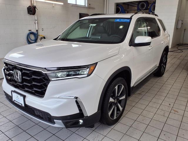 2025 Honda Pilot Vehicle Photo in Oshkosh, WI 54904