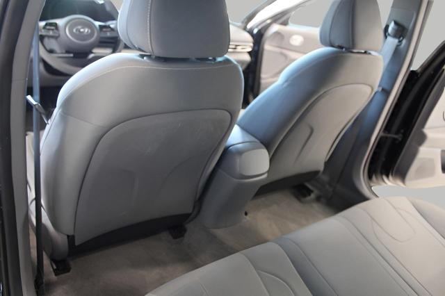2022 Hyundai ELANTRA Vehicle Photo in Green Bay, WI 54304