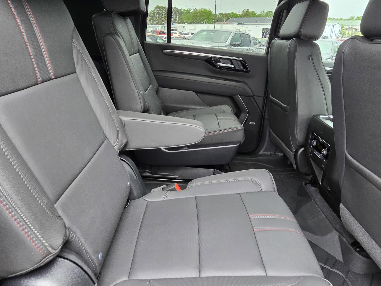 2025 Chevrolet Suburban Vehicle Photo in Rolla, MO 65401