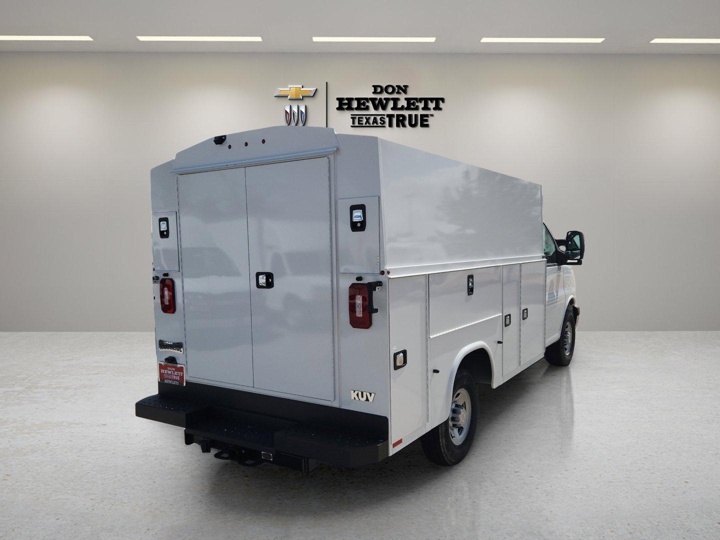 2025 Chevrolet Express Cutaway 3500 Vehicle Photo in GEORGETOWN, TX 78626-7508